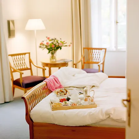 Готель Parkhotel Laurin 4*