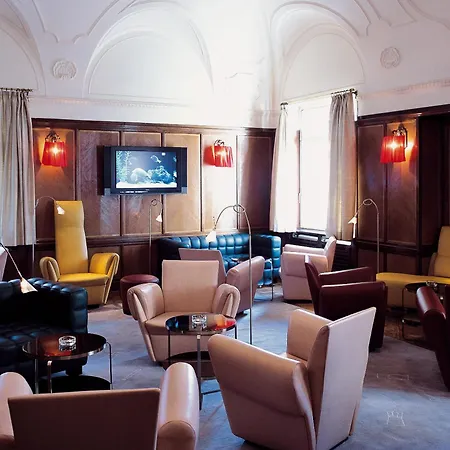 Готель Parkhotel Laurin 4*