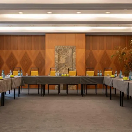 Parkhotel Laurin Otel